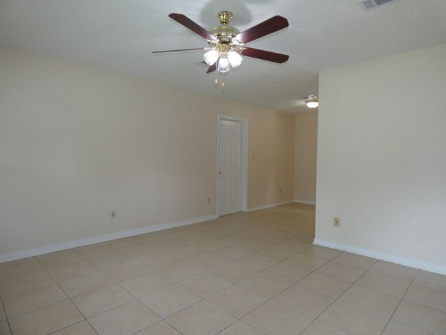 Building Photo - Comfortable/Affordable 3/1.5 - Pace