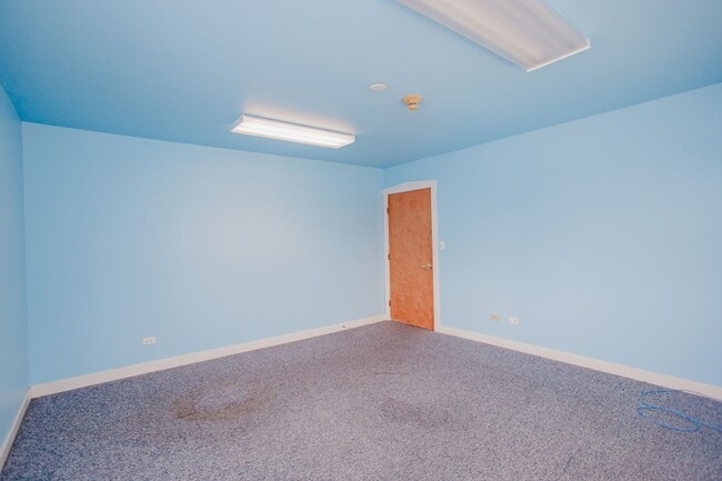 Building Photo - 1305 Oswego Rd