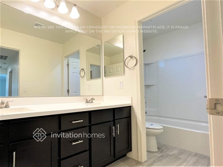 Building Photo - 320 N 56th Pl