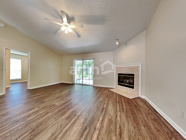 Building Photo - 2175 Hovington Cir E
