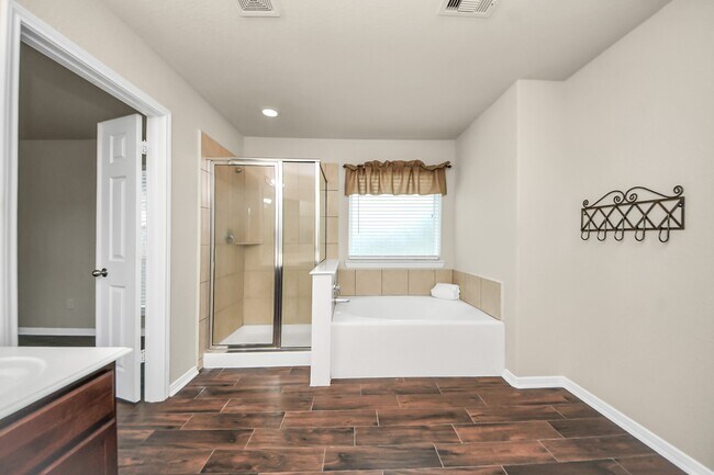 Building Photo - 6802 Level Pond Ln