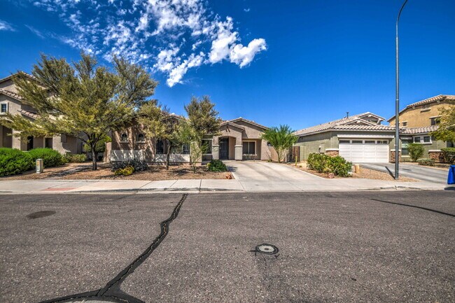 Building Photo - Del Rio Ranch Beauty