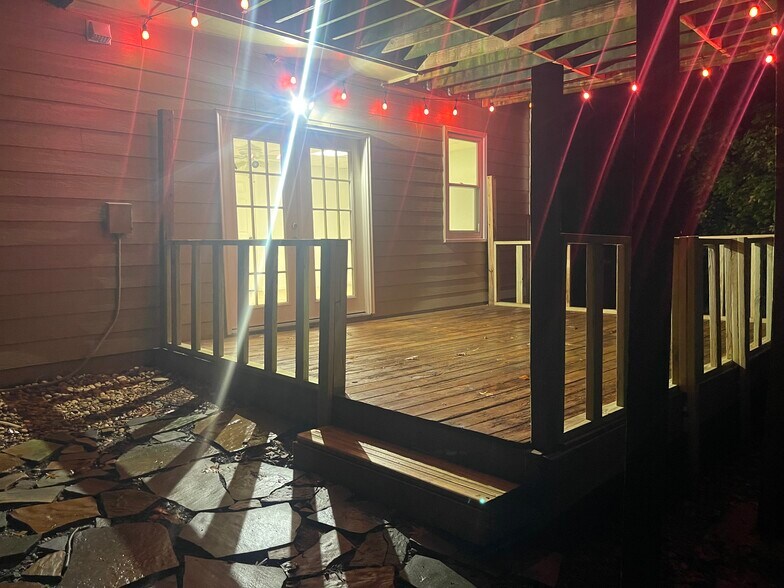 Primary Photo - 312 N Briar Rdg