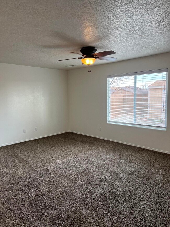 Building Photo - 1004 Desert Paintbrush Loop