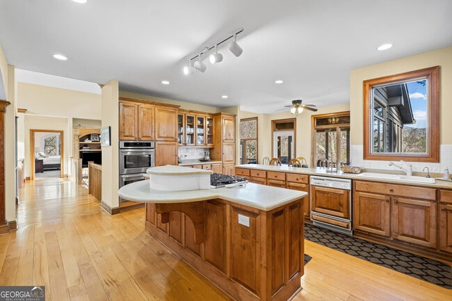 Building Photo - 339 Willow Dr