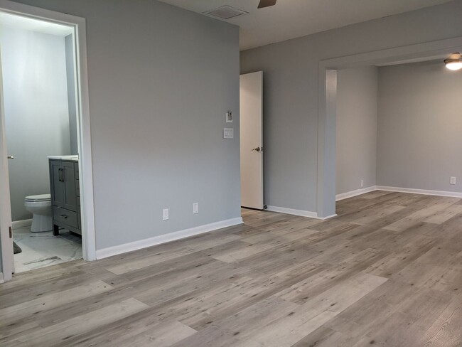 Building Photo - OCEAN ACCESS WATERFRONT! 3 bed / 2 bath wi...