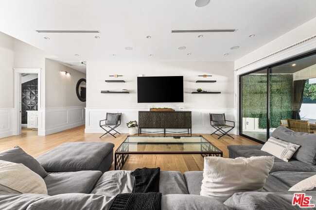 Building Photo - 13339 Margate St