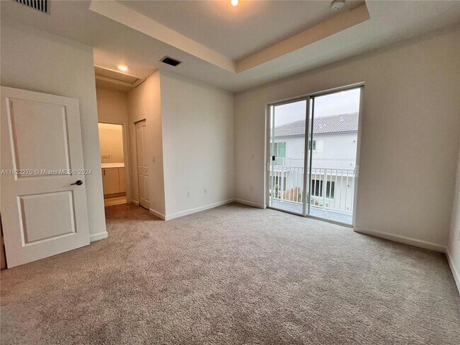 Building Photo - 714 SE 13th Ct