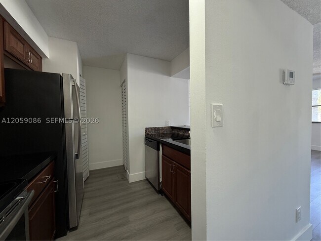 Building Photo - 510 S Park Rd