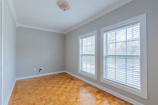 Building Photo - Available Now!  Affordable, Move-In Ready Home close to Interstate & Downtown Columbus.