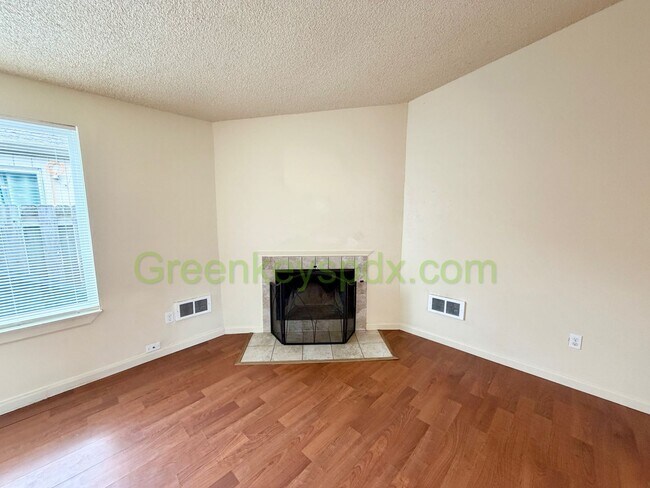 Building Photo - Wonderful 3-bedroom 2 Bath House in SE Portland!