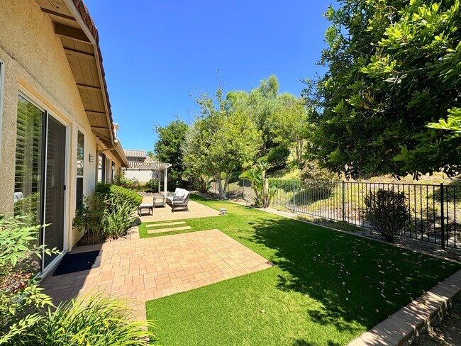 Building Photo - Beautiful 3 Bedroom Plus Office One Story ...