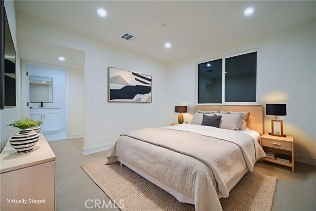 Building Photo - 803 E 84th Pl