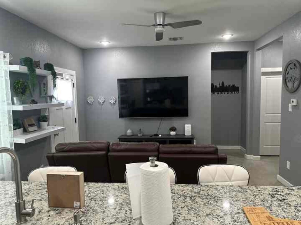 Building Photo - 103 Homecrest