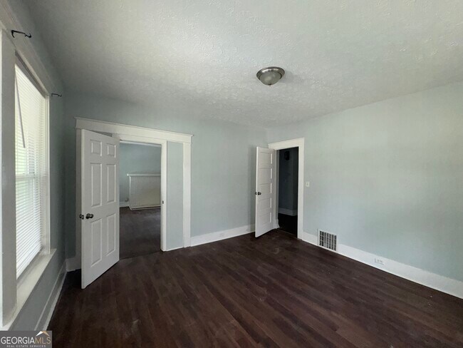 Building Photo - 1462 Lucile Ave SW