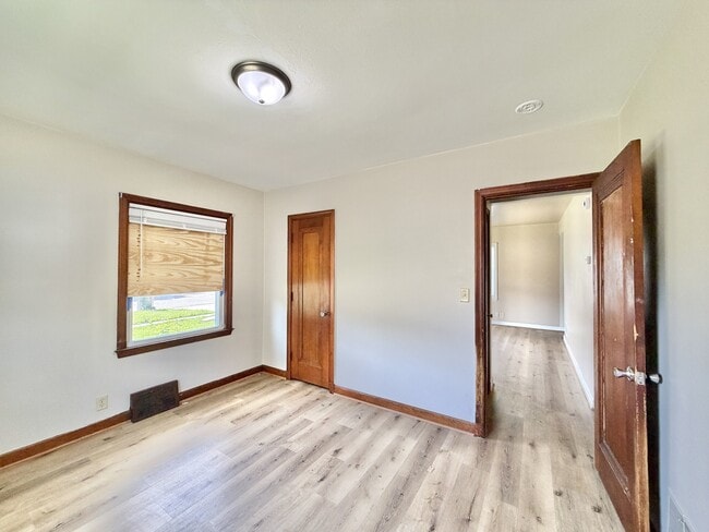 Building Photo - 1029 McKinley Ave