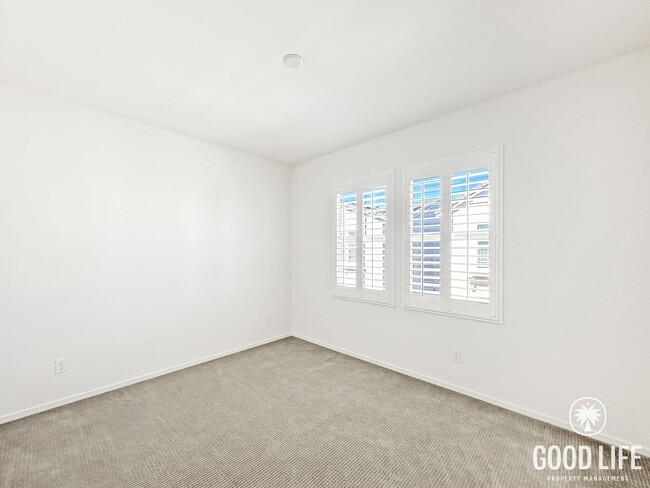 Building Photo - Stunning 2000+ sqft  4B/3BA Home in a Great Community!