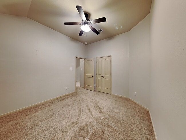 Building Photo - Charming Move-In Ready Ranch in Deer Run E...