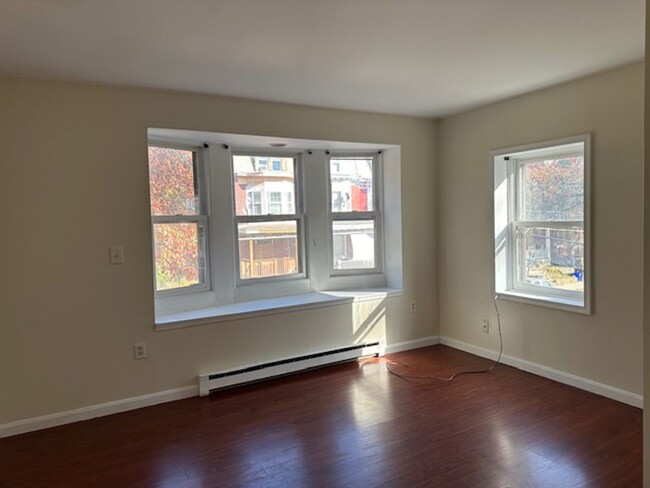 Building Photo - Brand New Kitchen with Granite Countertops...