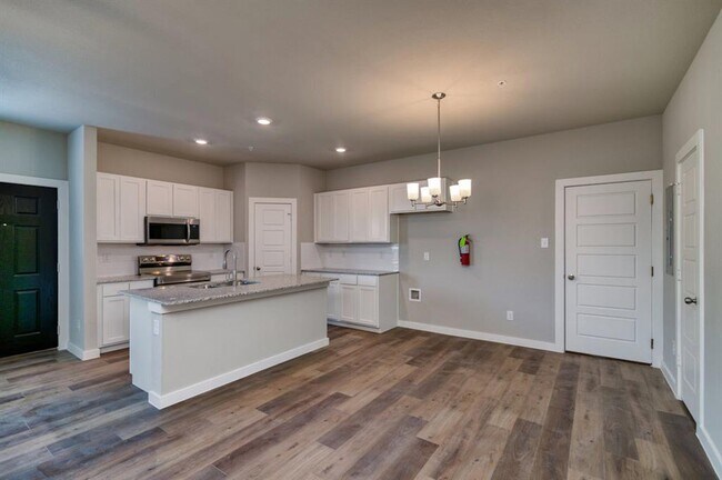 Building Photo - 735 Harvest Moon Dr