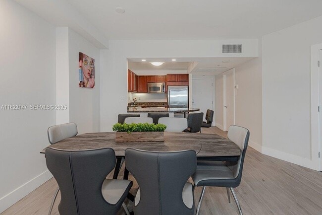 Building Photo - 2301 Collins Ave