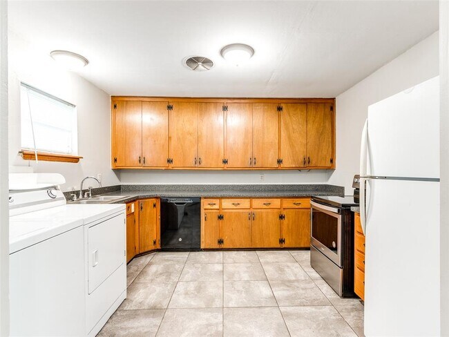 Building Photo - 1804 Melrose Dr