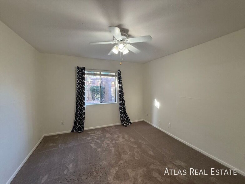 Building Photo - 4554 E Paradise Village Pkwy N