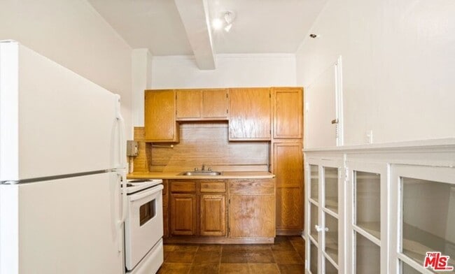 Building Photo - 634 S Gramercy Pl
