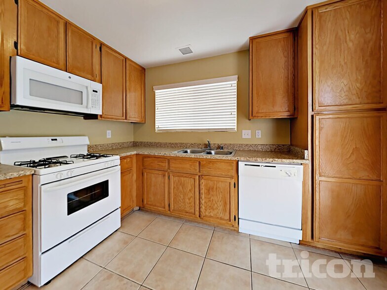 Building Photo - 625 Freeburg Pl