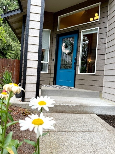 Building Photo - 847 NE Cimeron Ct