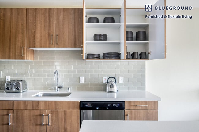 Building Photo - 13955 Tahiti Way