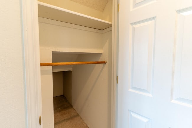 Building Photo - 4919 W Millbrook Dr