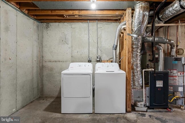 Building Photo - 400 Emily Ln