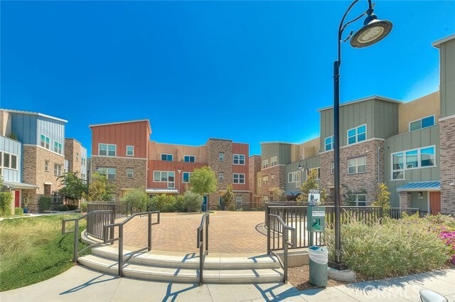 Building Photo - 8872 Maple Ave