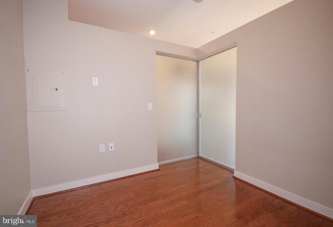 Building Photo - 1320 Fenwick Ln