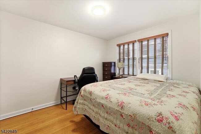 Building Photo - 260 Walnut St