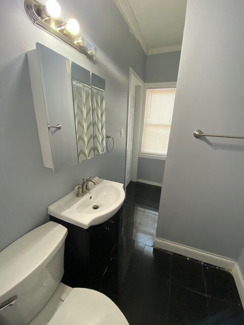 Rm 4 bathroom - 109 Lexington Ave