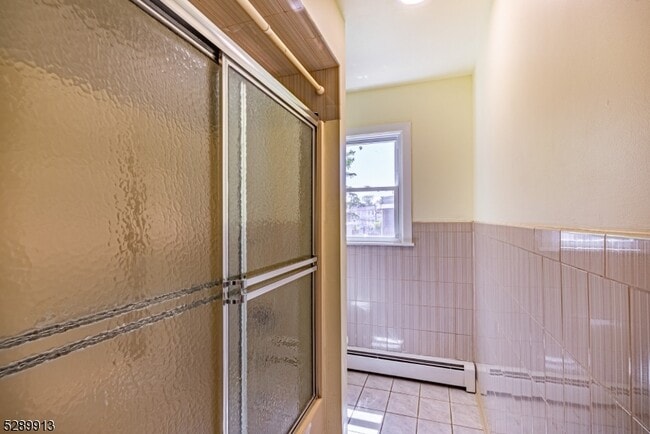 Building Photo - 16 Harris St