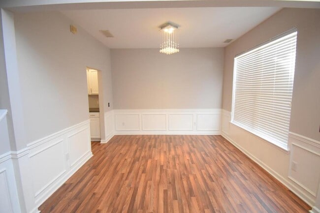 Building Photo - 6827 Braddock Ln