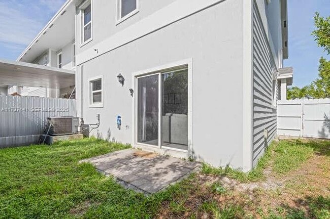 Building Photo - 1755 SE 9th Terrace