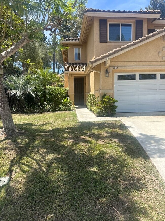 Building Photo - AVAILABLE NOW!!! 3 Bedroom 3 bath Private OASIS backyard in Vista, CA.