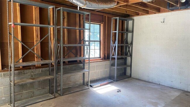 Building Photo - 1807 Merry Oak Rd SW