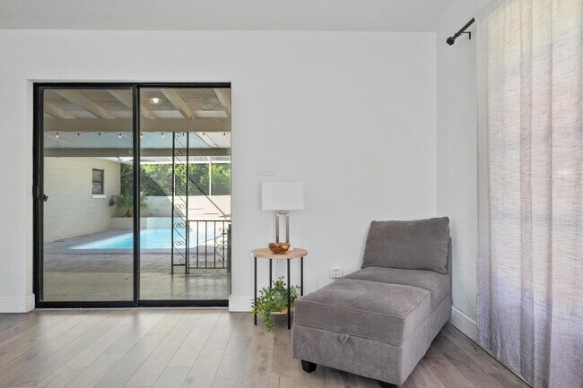 Building Photo - 919 Ave S SE