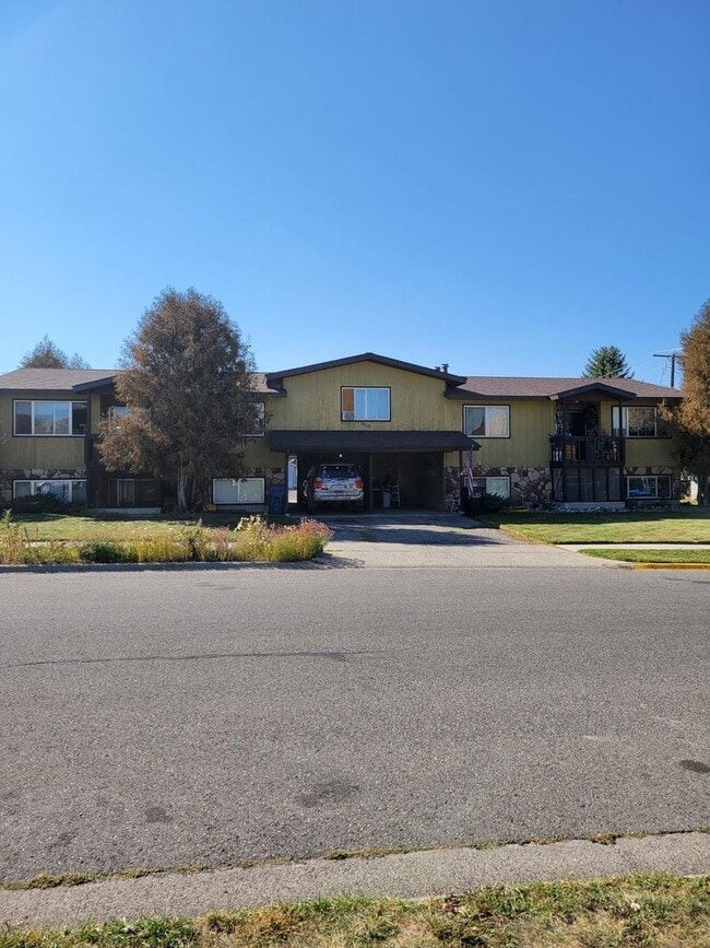 Building Photo - Move-In Today 2 Bedroom 1 Bathroom Apartment Close to Campus!