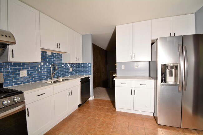 Building Photo - 1126 Honeywood Dr