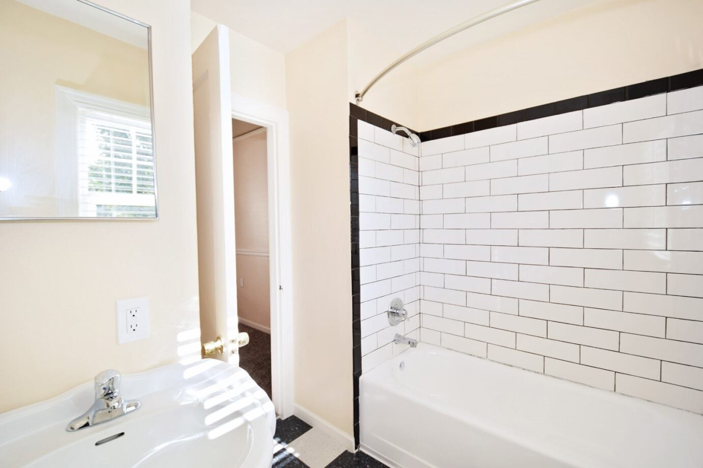 Building Photo - 11240 SW Barbur Blvd