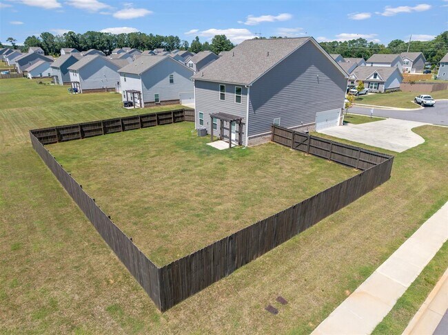 Building Photo - 737 Woody Dr
