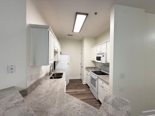 Building Photo - Myrtle Beach - 3 Bedroom / 2 Bathroom Condo