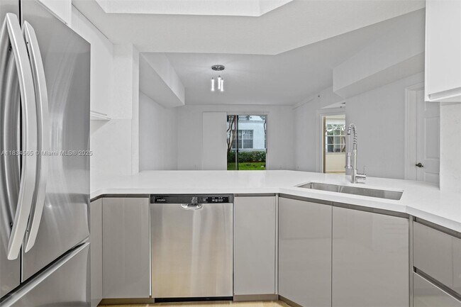 Building Photo - 775 SW 148th Ave