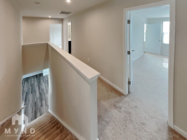 Building Photo - 661 Point Andrews Dr SW